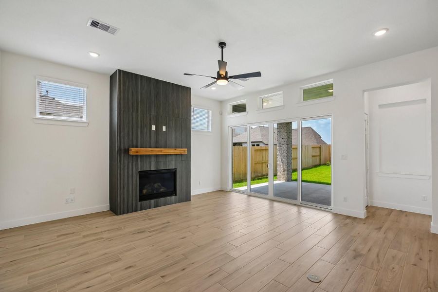 Spacious, unfurnished interior of a new home in Riceland 60',65',70', Old River-Winfree (Image 40).