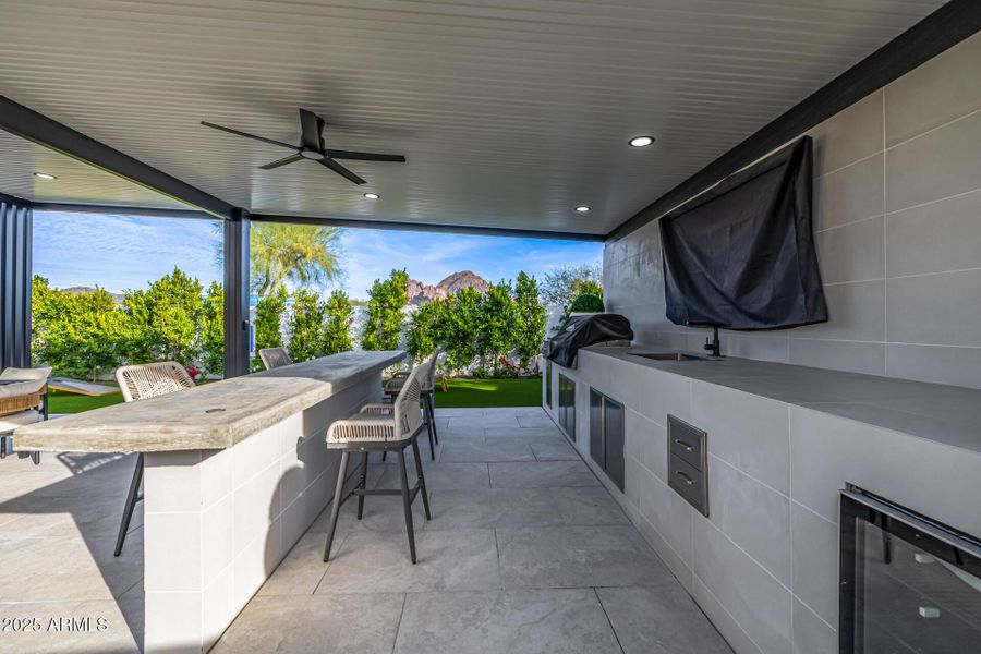 outdoor kitchen