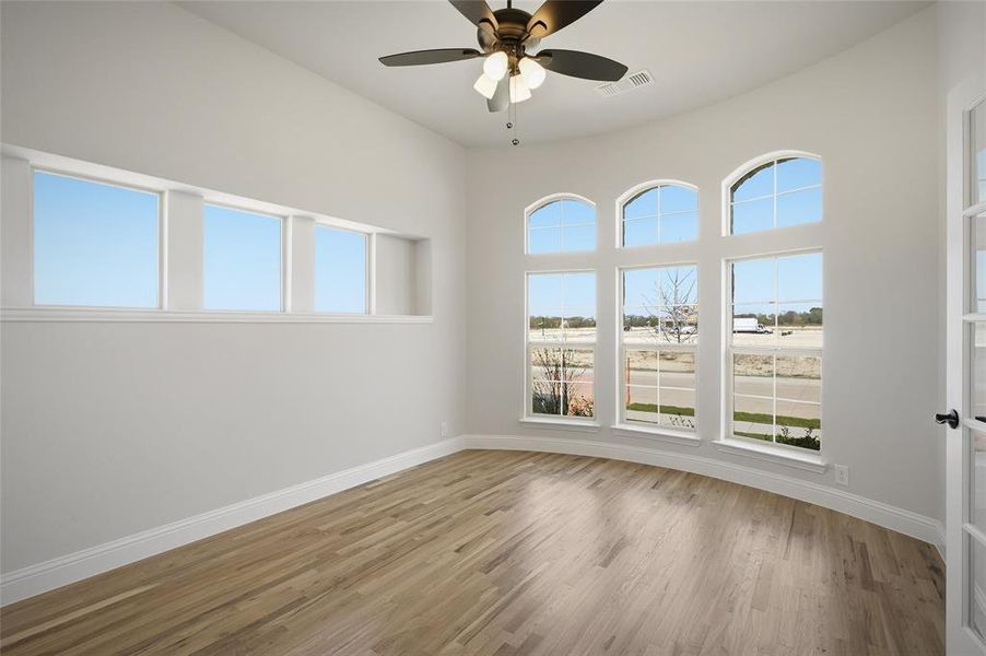 Spacious, unfurnished interior of a new home in Meadow Vista, Anna (Image 15).