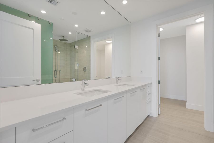 Furnished interior view inside a new home in , Fort Lauderdale (Image 15).