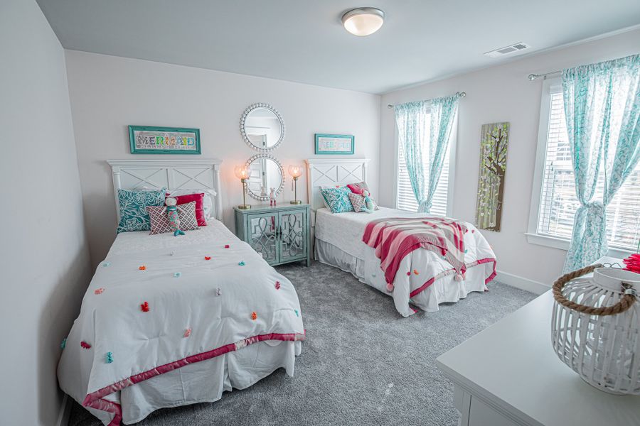 Representative furnished interior of a home built from the Worthington by Grant & Co in White Oak, Arlington (Image 12).