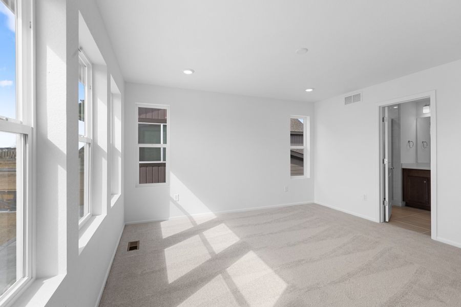 Spacious, unfurnished interior of a new home in The Cottages Collection at Ridgeline Vista, Brighton (Image 15).