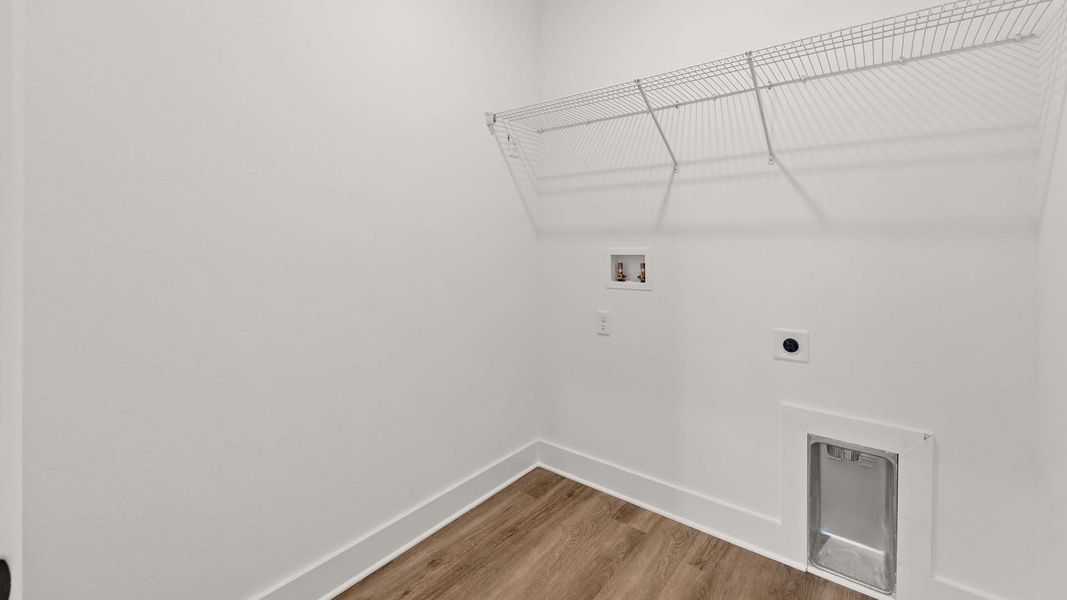 Spacious, unfurnished interior of a new home in Caballeros Estates At Hombre, Panama City Beach (Image 30).