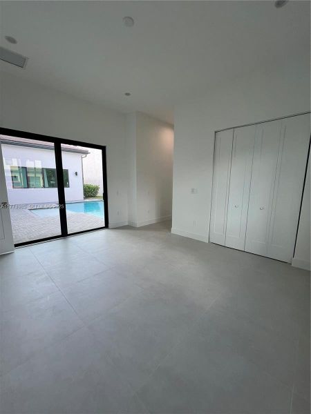 Spacious, unfurnished interior of a new home in , Hollywood (Image 20).