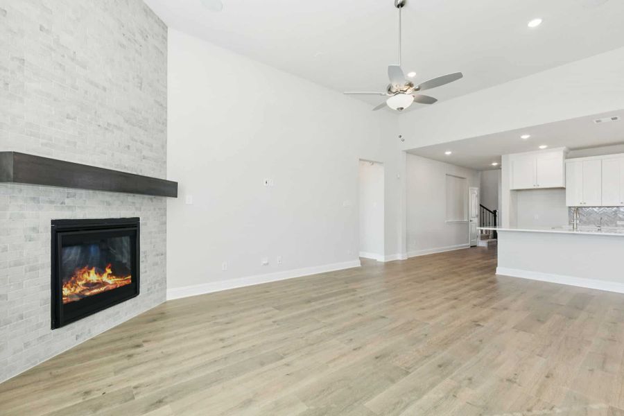 Spacious, unfurnished interior of a new home in Las Lomas, Forney (Image 10).