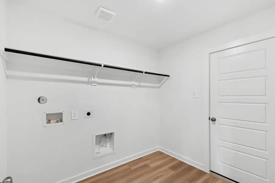 Spacious, unfurnished interior of a new home in Pinewood at Grand Texas, New Caney (Image 6).