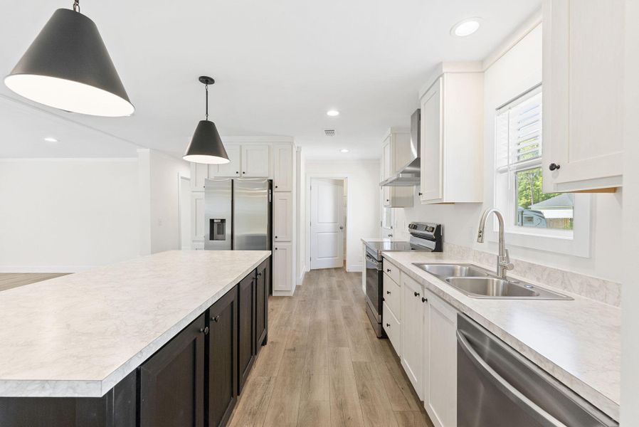 Furnished interior view inside a new home in , Ravenel (Image 7).