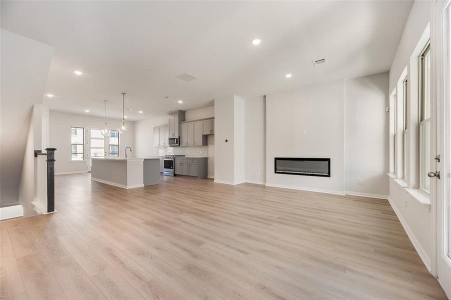 Spacious, unfurnished interior of a new home in City Point, North Richland Hills (Image 19).
