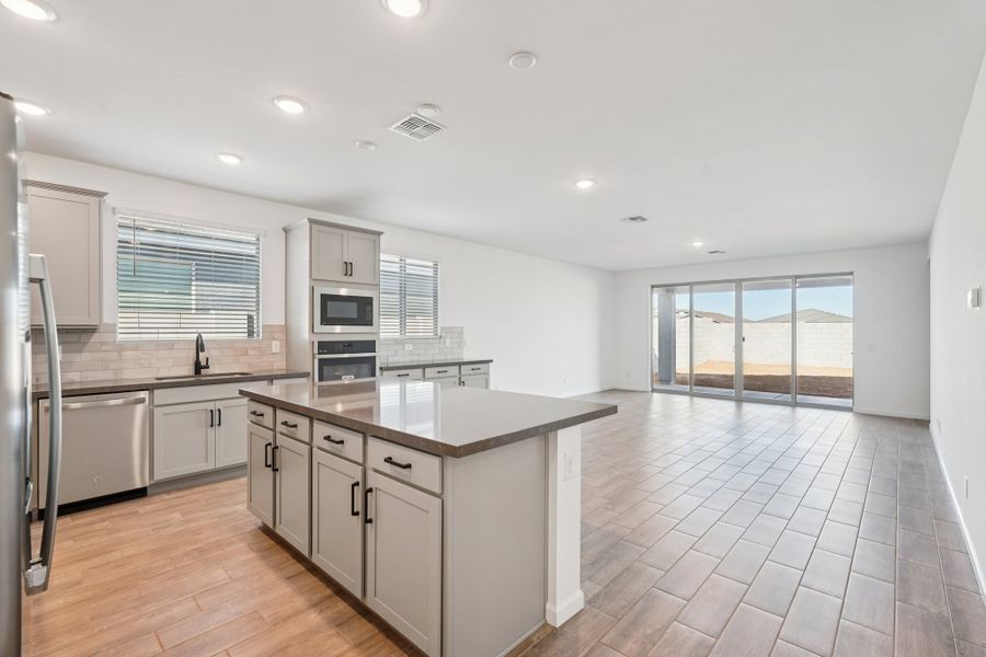 Kitchen, dining and great room. Finishes and options may vary. Kitchen, dining and great room. Finishes and options may vary.