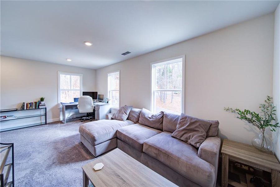 Furnished interior view inside a new home in , Waleska (Image 33).