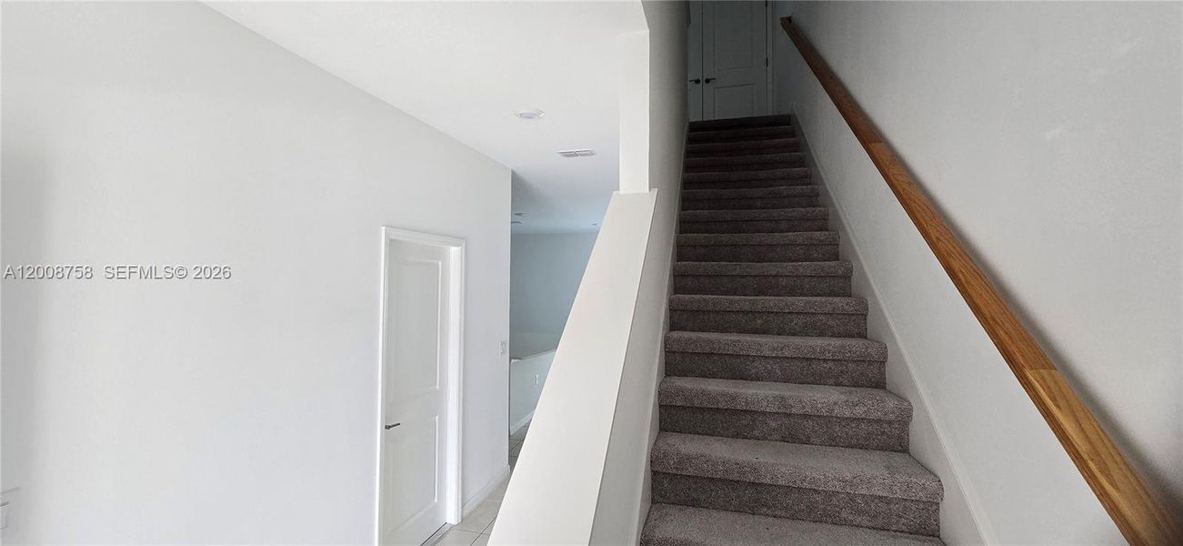 Spacious, unfurnished interior of a new home in , Davenport (Image 15).