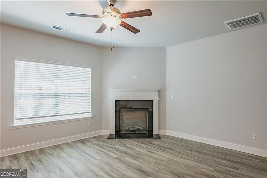 Spacious, unfurnished interior of a new home in Carson's Walk, Macon (Image 12).