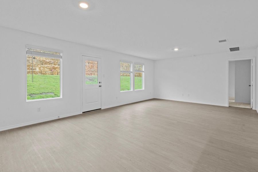 Spacious, unfurnished interior of a new home in Clayton Ranch, Copperas Cove (Image 23).