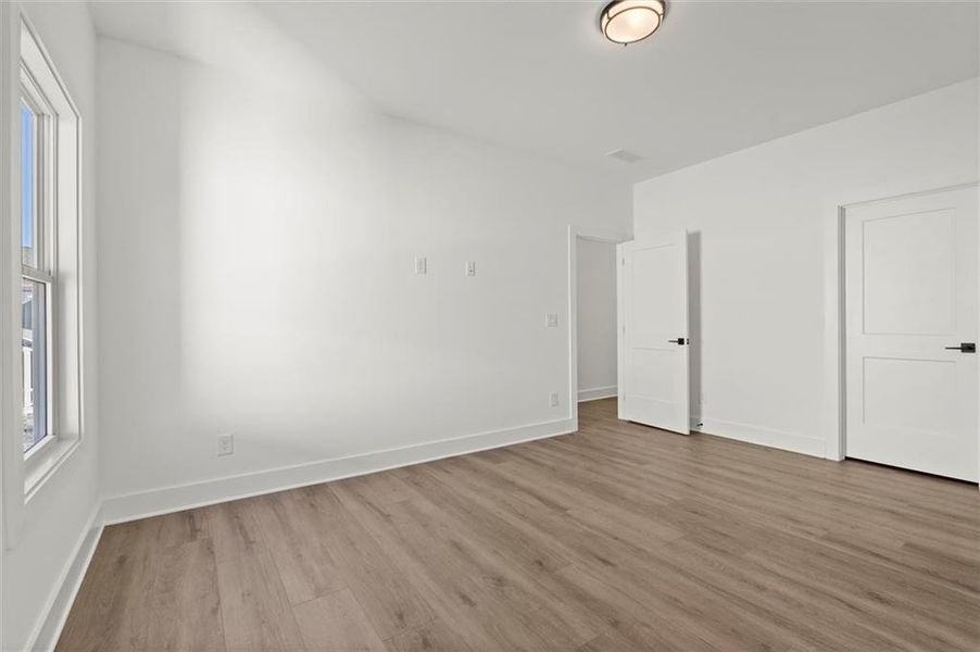 Spacious, unfurnished interior of a new home in , Atlanta (Image 28).