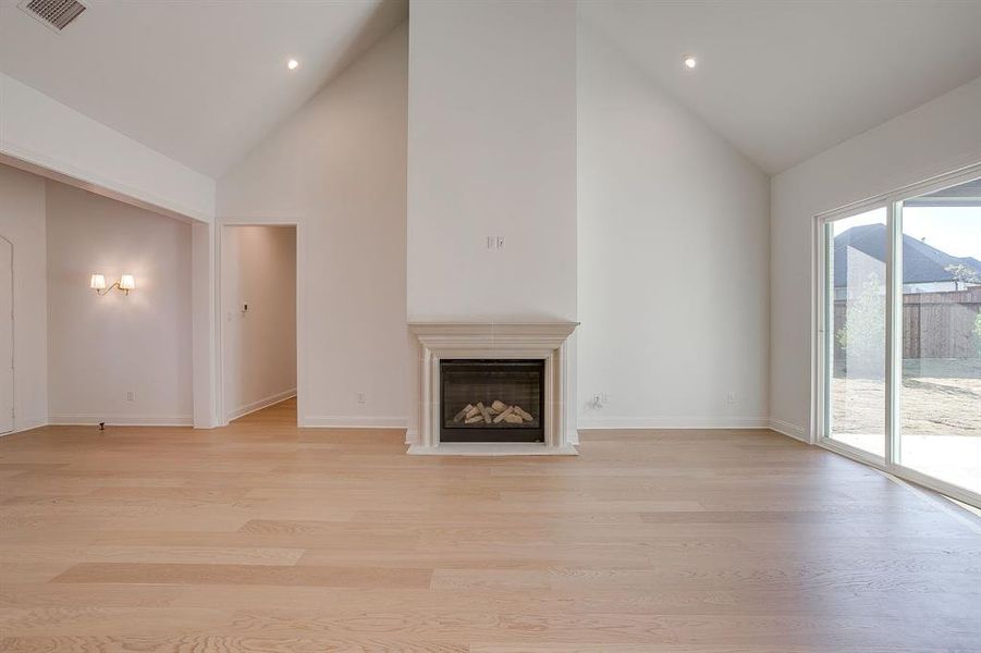 Spacious, unfurnished interior of a new home in Whitestone Heights, Benbrook (Image 21).