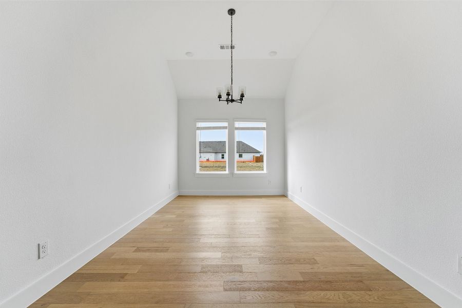 Spacious, unfurnished interior of a new home in Saddlebrook Estates, Waxahachie (Image 25). Spacious, unfurnished interior of a new home in Saddlebrook Estates, Waxahachie (Image 25).