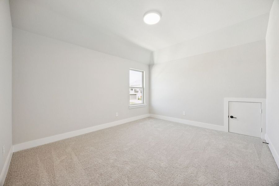 Spacious, unfurnished interior of a new home in Painted Tree Lakeside, McKinney (Image 32).