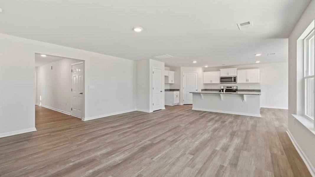 Spacious, unfurnished interior of a new home in Baxter Village, Boiling Springs (Image 20).