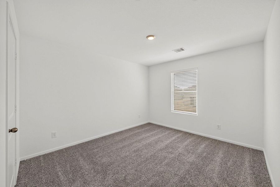 Spacious, unfurnished interior of a new home in Sunterra, Katy (Image 10).