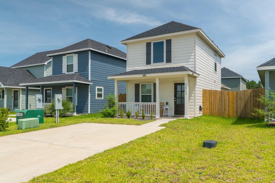 Charming curb appeal. Easy access to nearby schools, parks, and shopping Charming curb appeal. Easy access to nearby schools, parks, and shopping