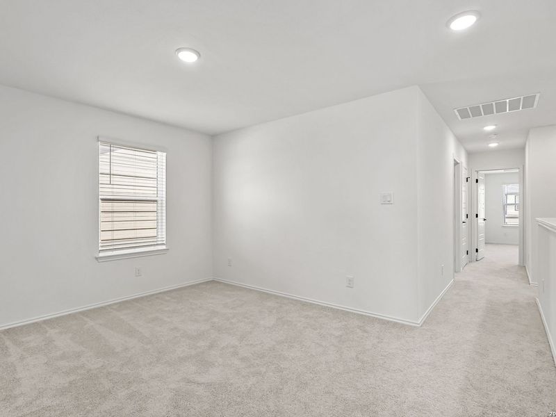 Spacious, unfurnished interior of a new home in Meadows at Oak Creek, San Antonio (Image 25).