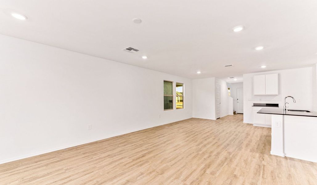 Spacious, unfurnished interior of a new home in Blackhawk, Tucson (Image 23).