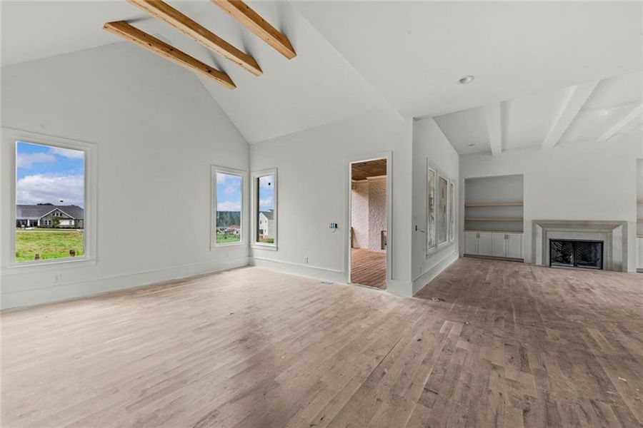 Spacious, unfurnished interior of a new home in , Bogart (Image 6).