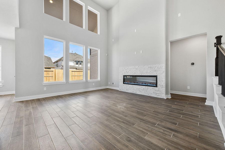 Spacious, unfurnished interior of a new home in Sunterra, Katy (Image 20).