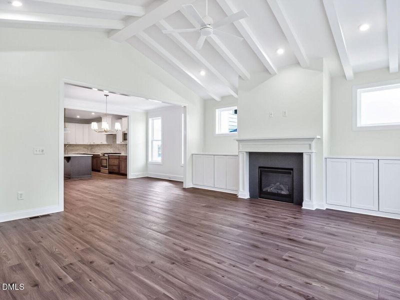 010-1280x960-living-room