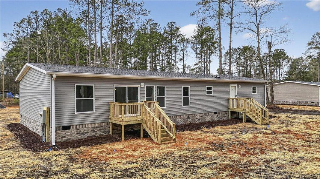 Exterior details and patio area of a home in , Walterboro (Image 20).