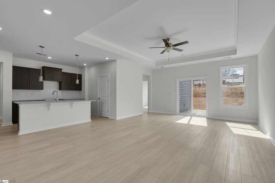 Spacious, unfurnished interior of a new home in Lynbrook, Boiling Springs (Image 14).