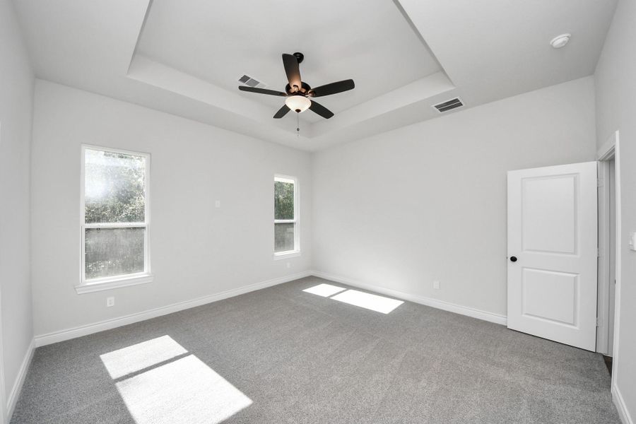 Spacious, unfurnished interior of a new home in Lexington Heights, Willis (Image 33).