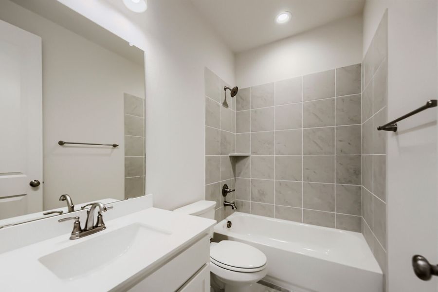11404 Jackaloe - Full Bathroom