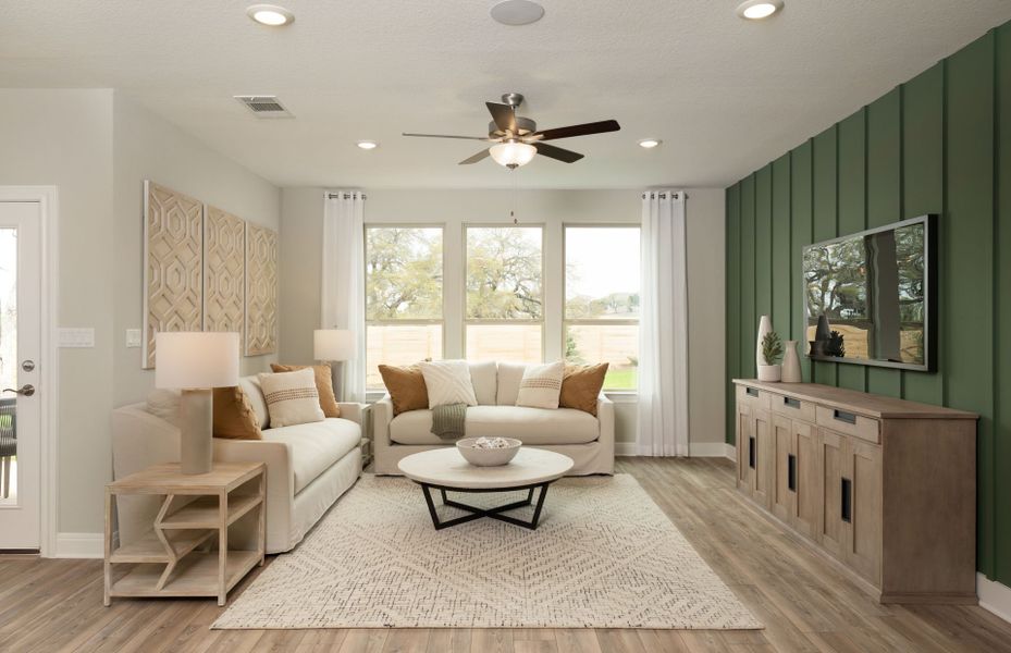 Representative furnished interior of a home built from the Mooreville by Pulte Homes in Crescent Bluff, Georgetown (Image 10).