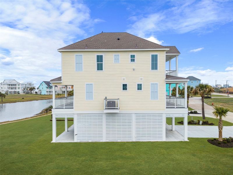 Exterior details and patio area of a home in , Galveston (Image 28).