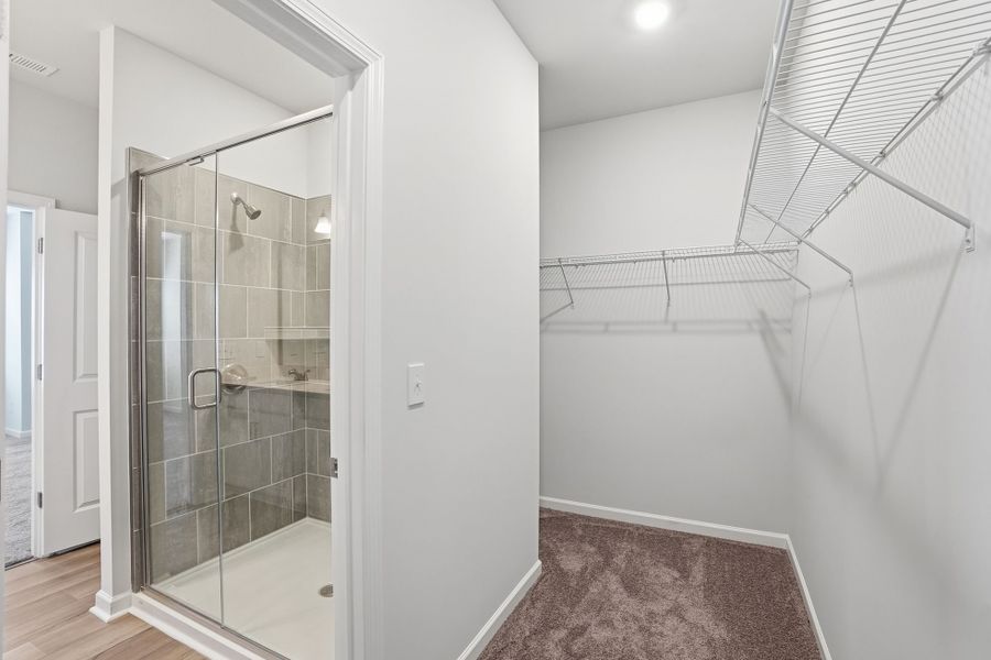 Spacious, unfurnished interior of a new home in Sloan Station, Charlotte (Image 19).