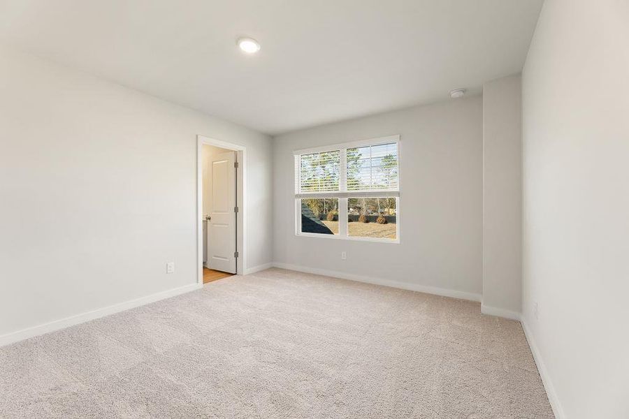 Spacious, unfurnished interior of a new home in , Gainesville (Image 13).