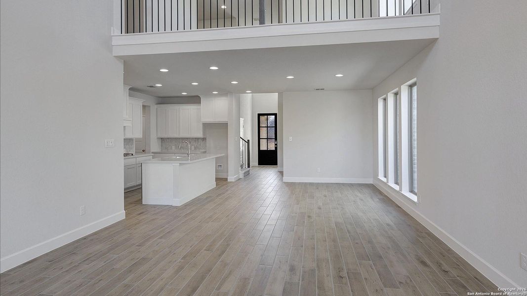 Spacious, unfurnished interior of a new home in Ladera, San Antonio (Image 24).