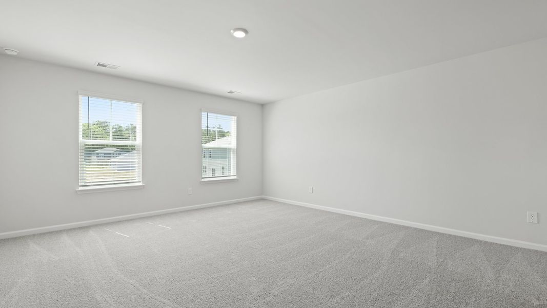 Spacious, unfurnished interior of a new home in Carolina Groves, Moncks Corner (Image 22).