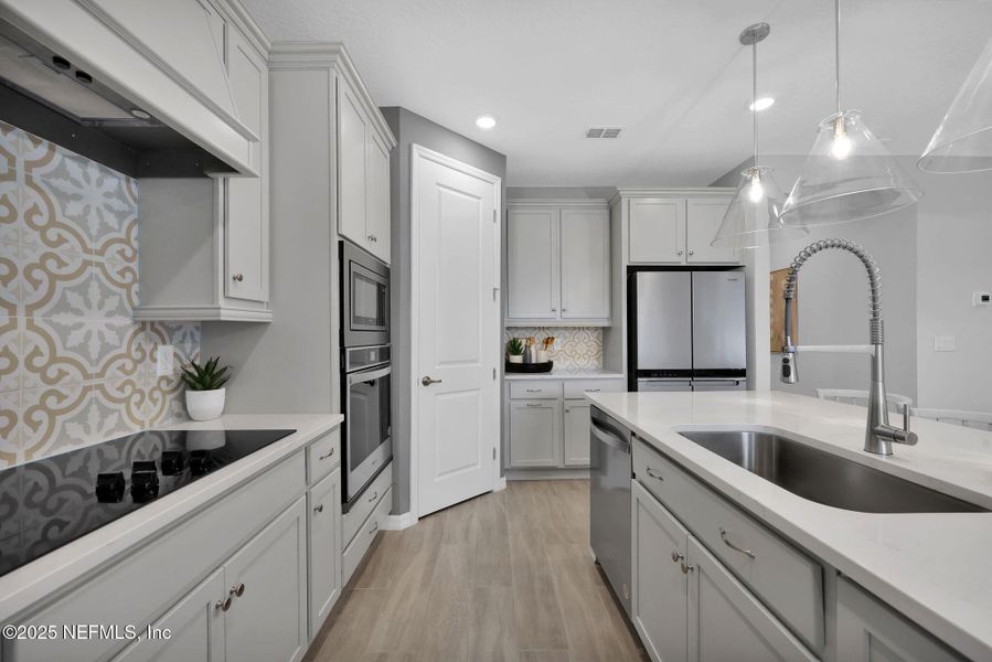 Furnished interior view inside a new home in Murray Farms, Middleburg (Image 13).