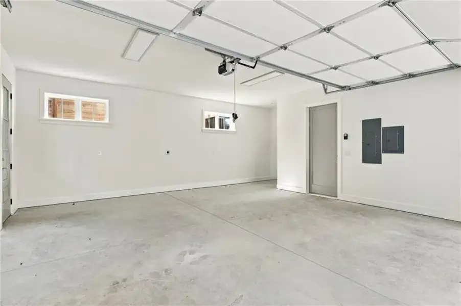 Spacious, unfurnished interior of a new home in , Atlanta (Image 66).