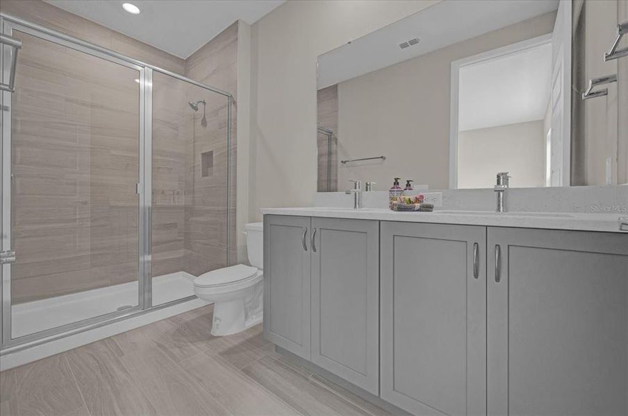 Furnished interior view inside a new home in , Kissimmee (Image 7).