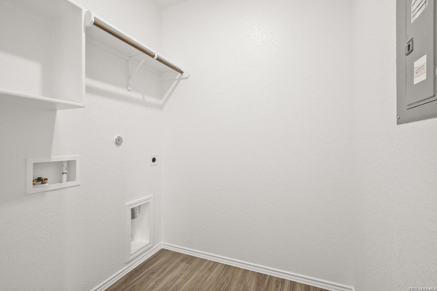 Spacious, unfurnished interior of a new home in Blue Ridge Ranch, San Antonio (Image 24).