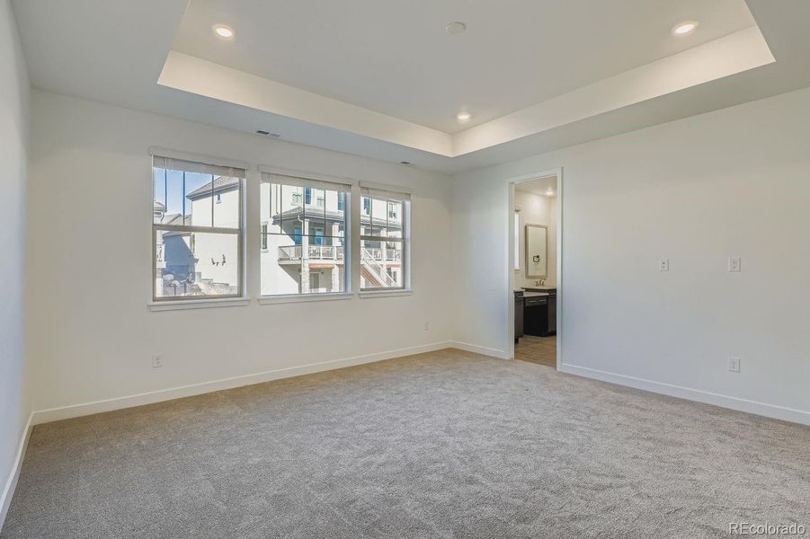 Spacious, unfurnished interior of a new home in Red Rocks Ranch, Morrison (Image 9).