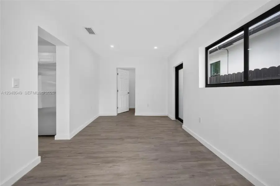Spacious, unfurnished interior of a new home in , Fort Lauderdale (Image 22).
