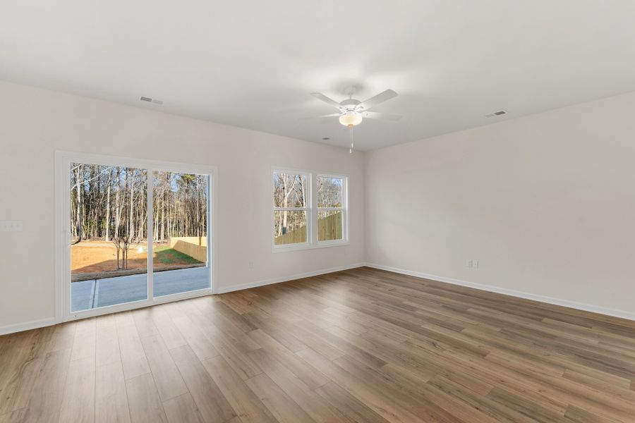 Spacious, unfurnished interior of a new home in Fairview Falls, Chesnee (Image 19).