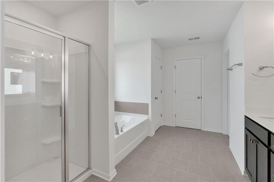 Spacious, unfurnished interior of a new home in The Overlook at Factory Shoals, Mableton (Image 24).