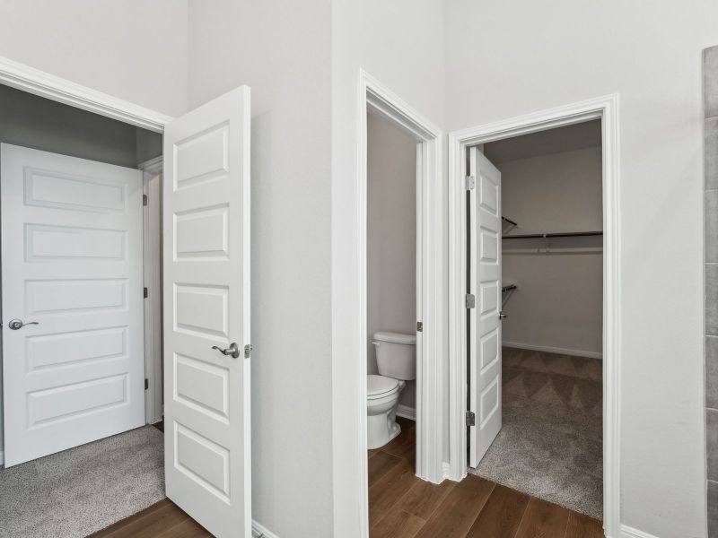 Spacious, unfurnished interior of a new home in Big Sky Ranch - Executive Collection, Dripping Springs (Image 14).