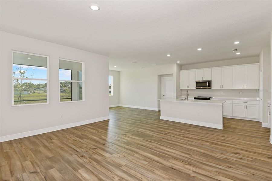 Spacious, unfurnished interior of a new home in Cherrywood Preserve, Ocala (Image 11).