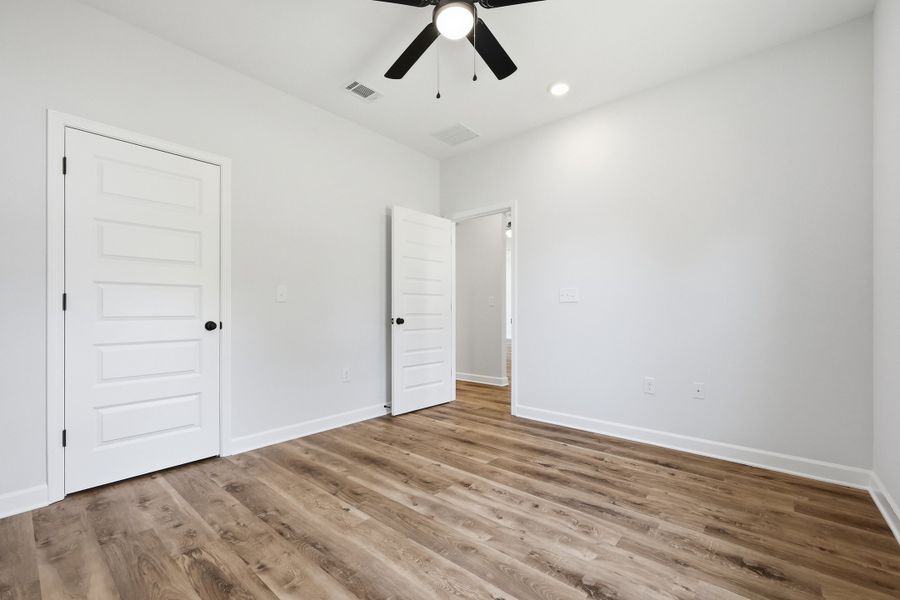 Spacious, unfurnished interior of a new home in Barton's Bend, Crestview (Image 48).